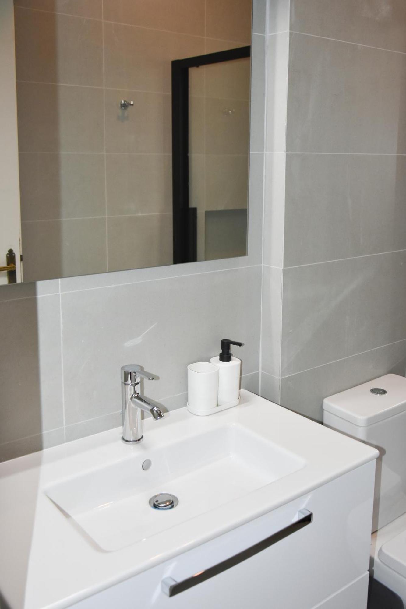 Spacious Modern Apartment In Pagkrati Atene Esterno foto