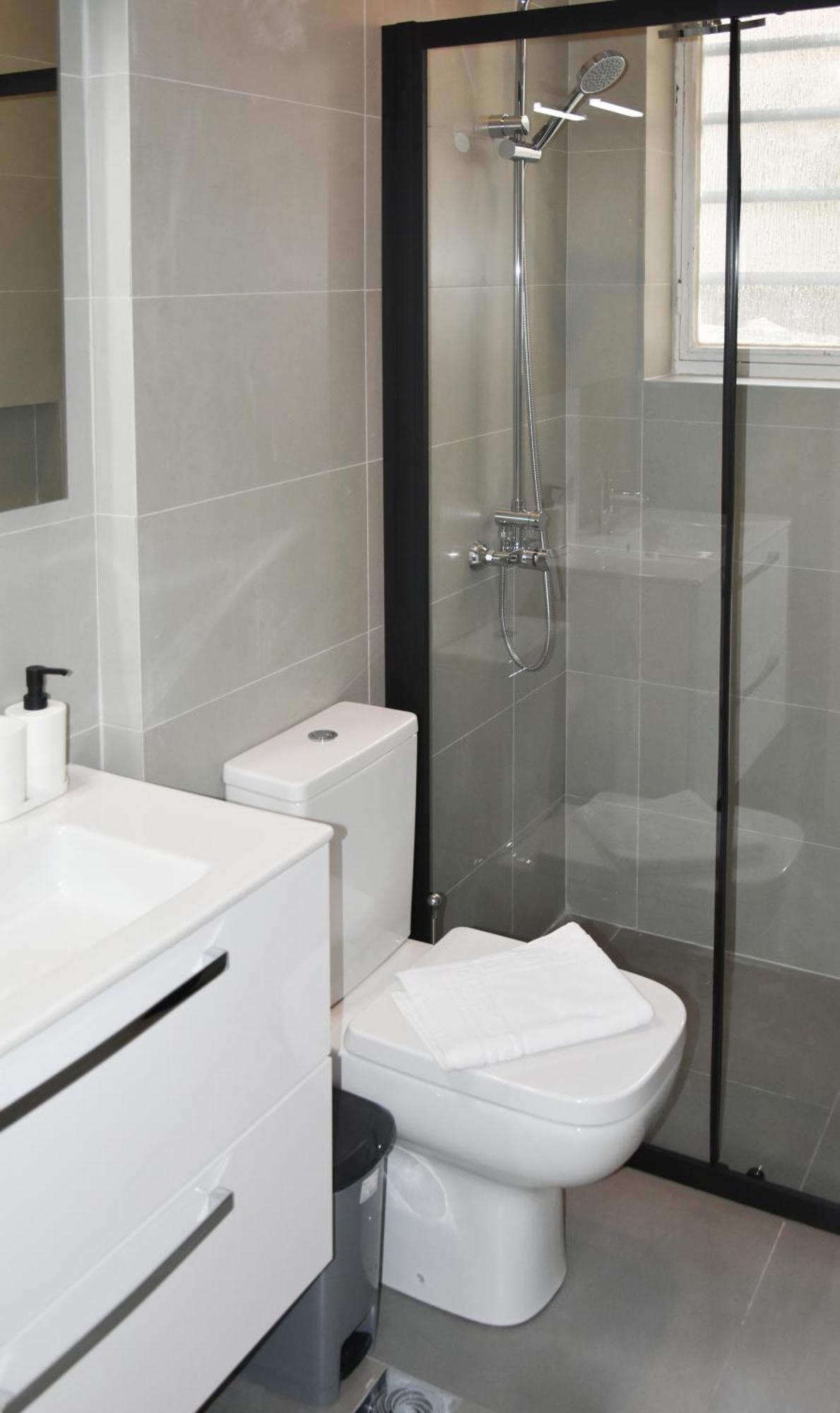 Spacious Modern Apartment In Pagkrati Atene Esterno foto