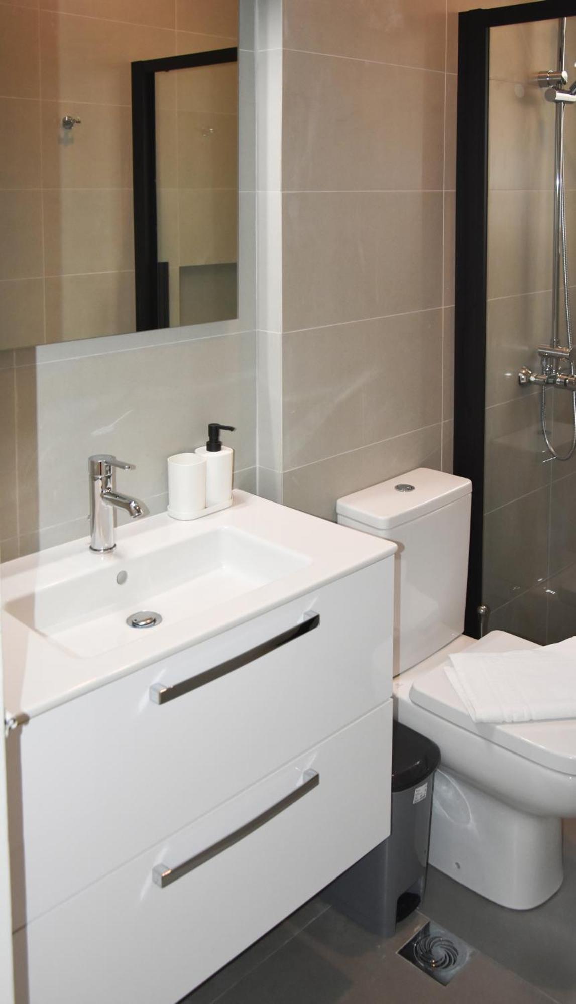 Spacious Modern Apartment In Pagkrati Atene Esterno foto