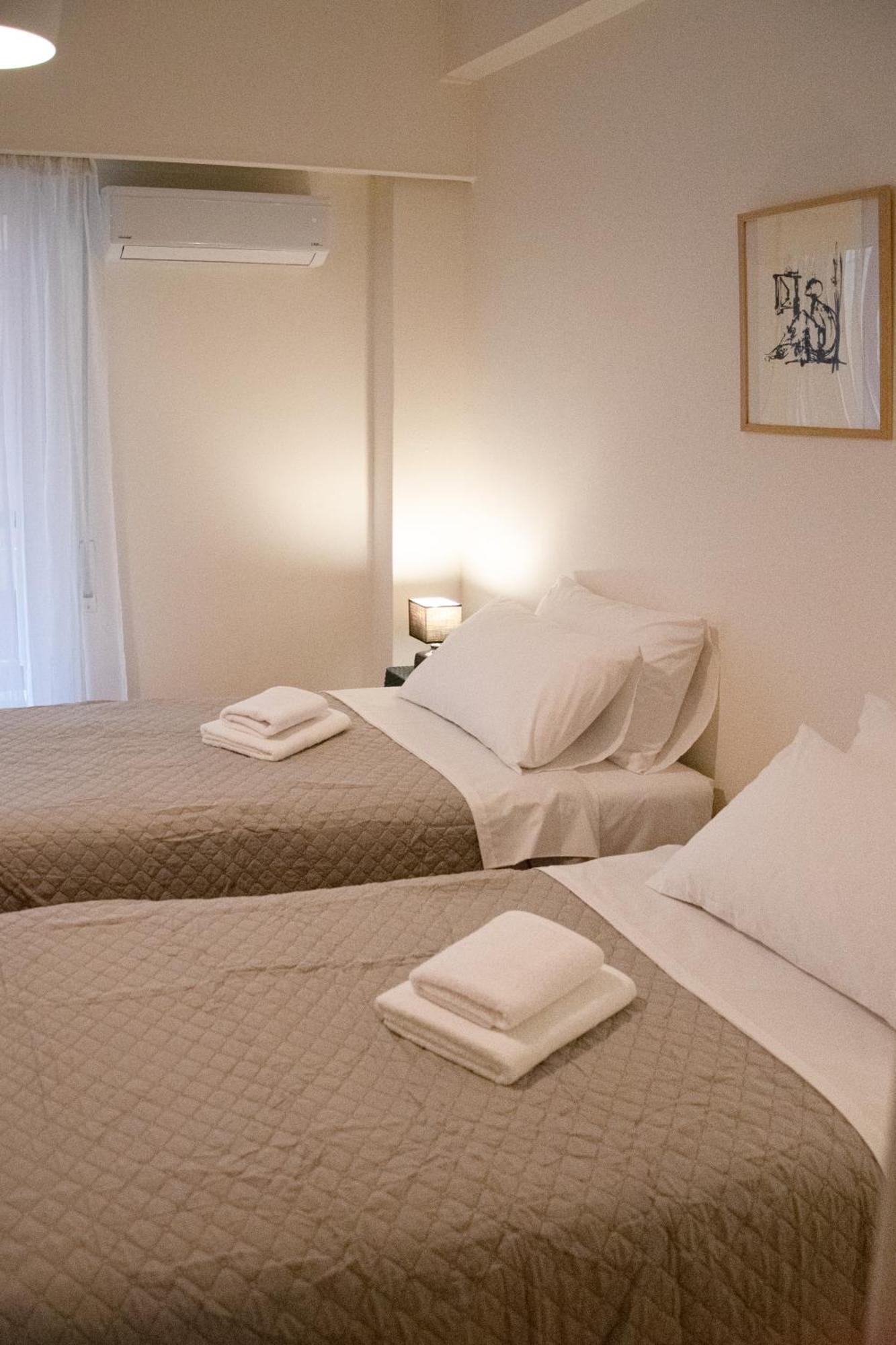 Spacious Modern Apartment In Pagkrati Atene Esterno foto