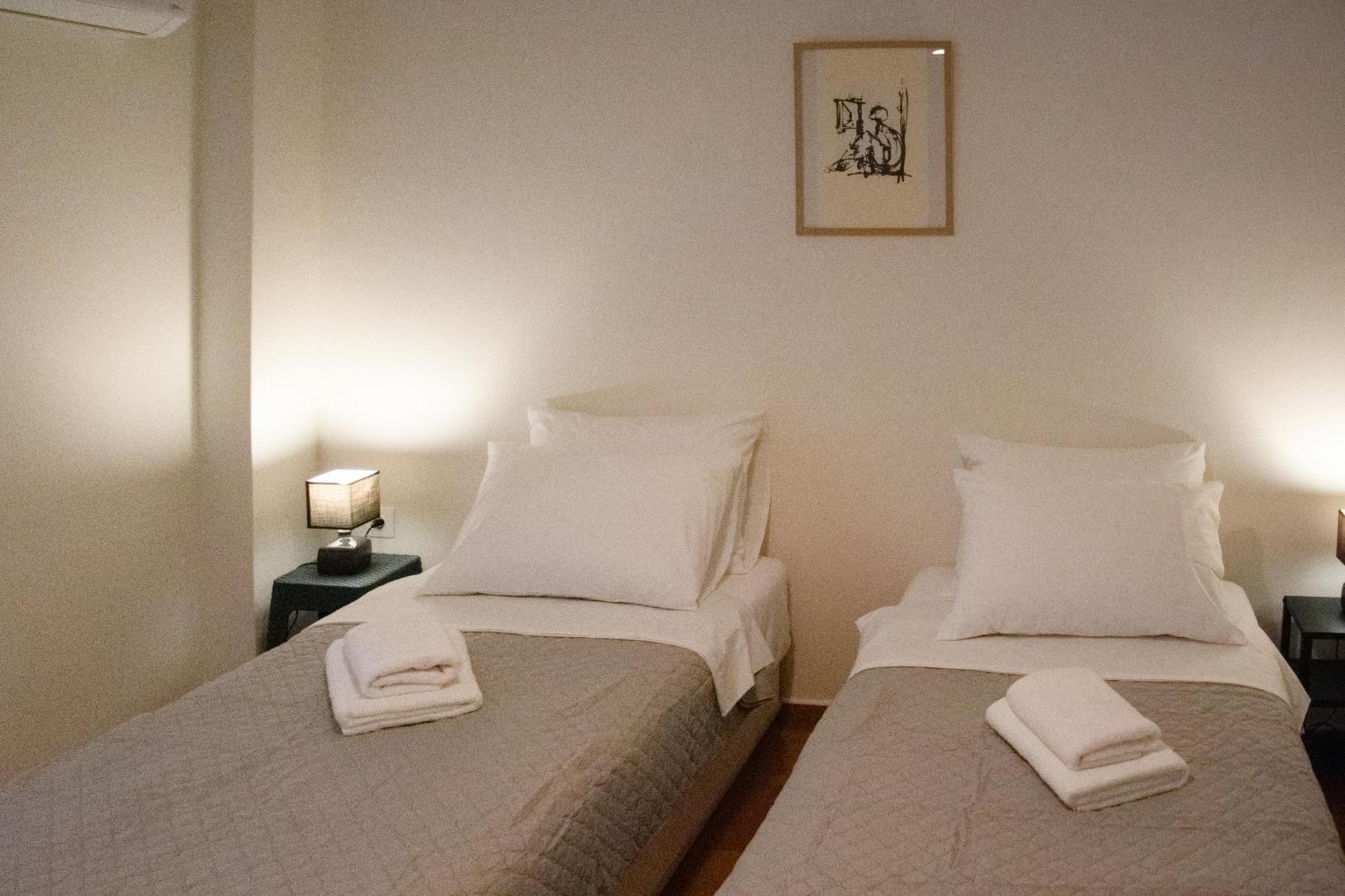 Spacious Modern Apartment In Pagkrati Atene Esterno foto