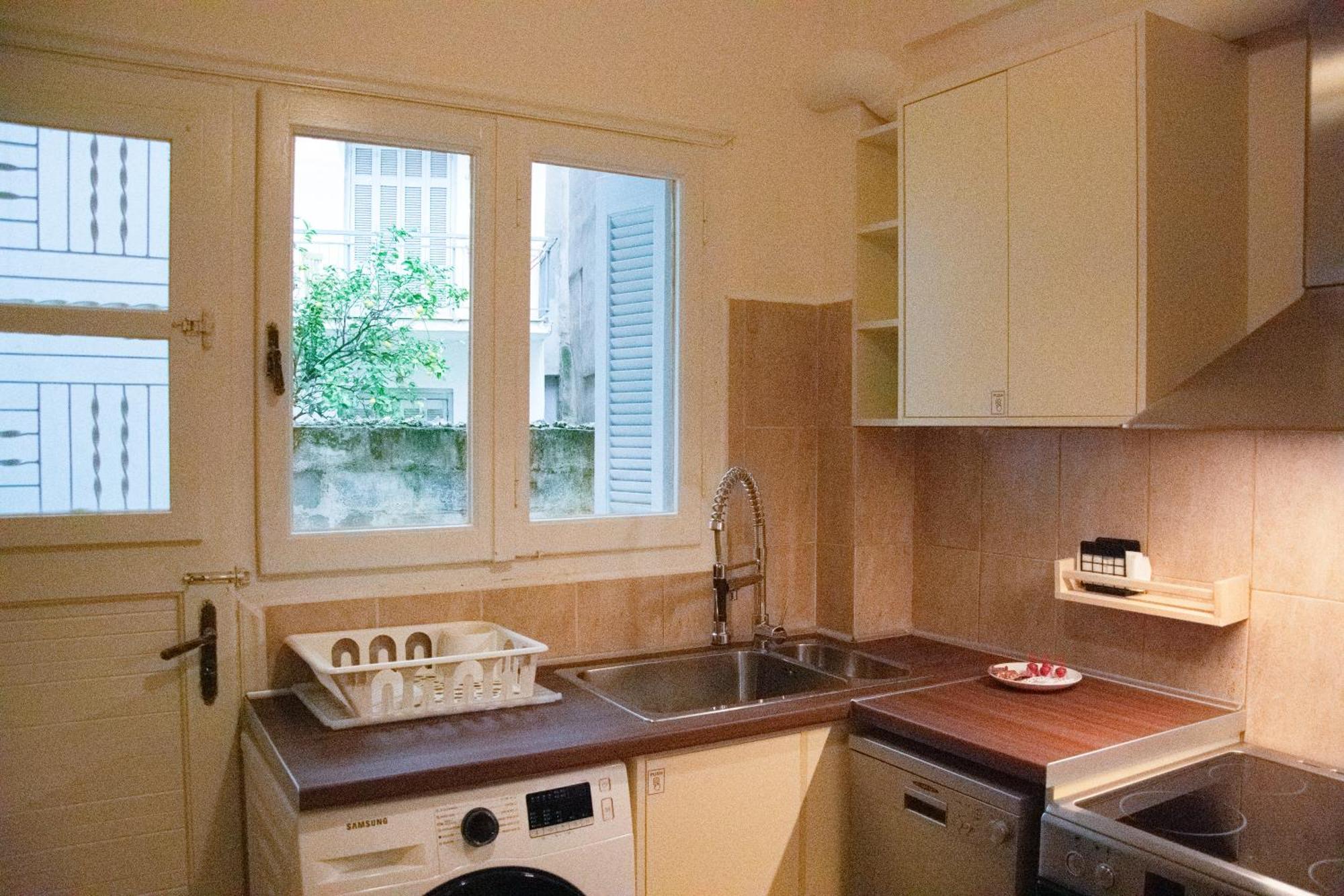 Spacious Modern Apartment In Pagkrati Atene Esterno foto