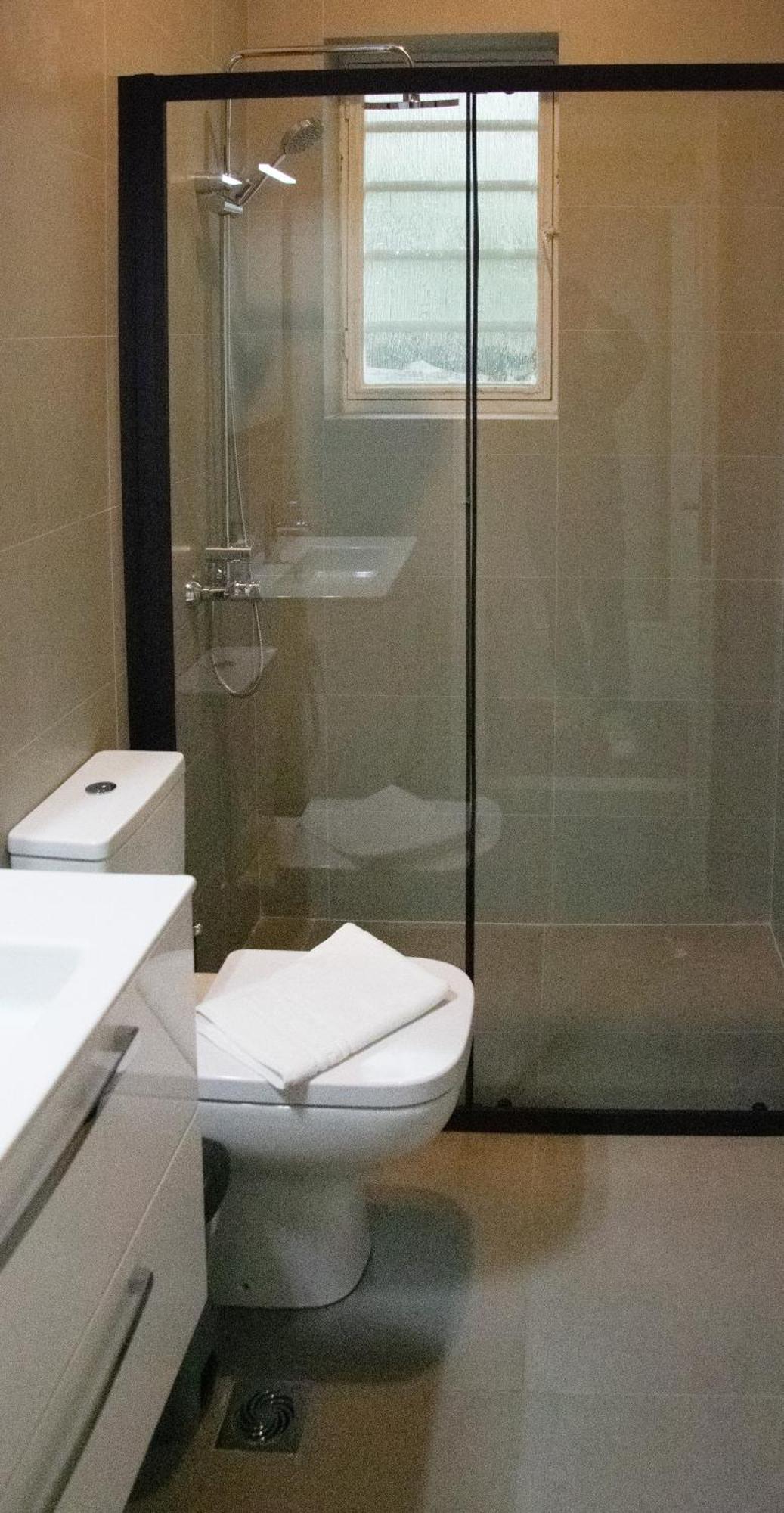 Spacious Modern Apartment In Pagkrati Atene Esterno foto